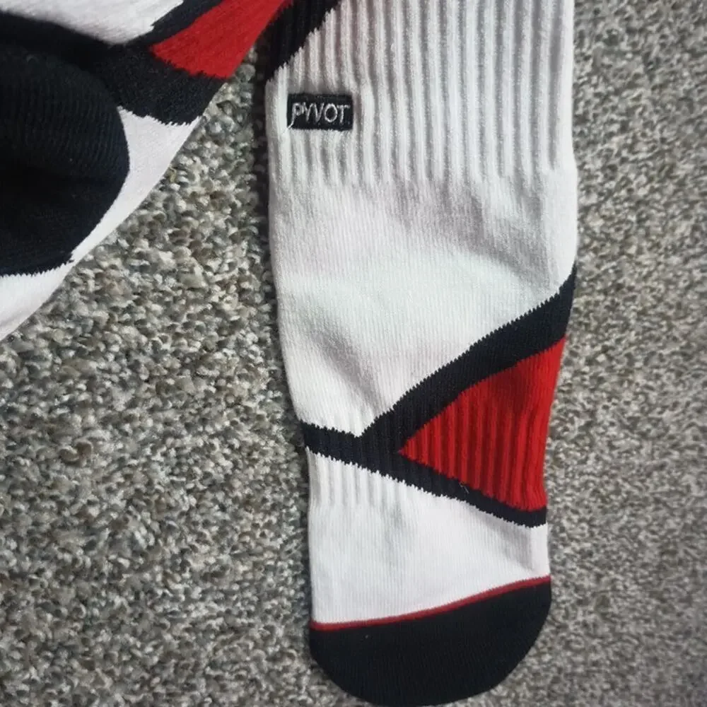 Pyvot crew socks